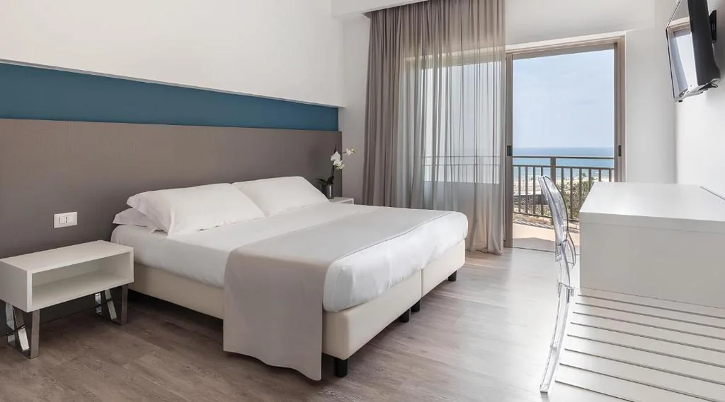 Superior Double Room with Sea View — Hotel Serapo