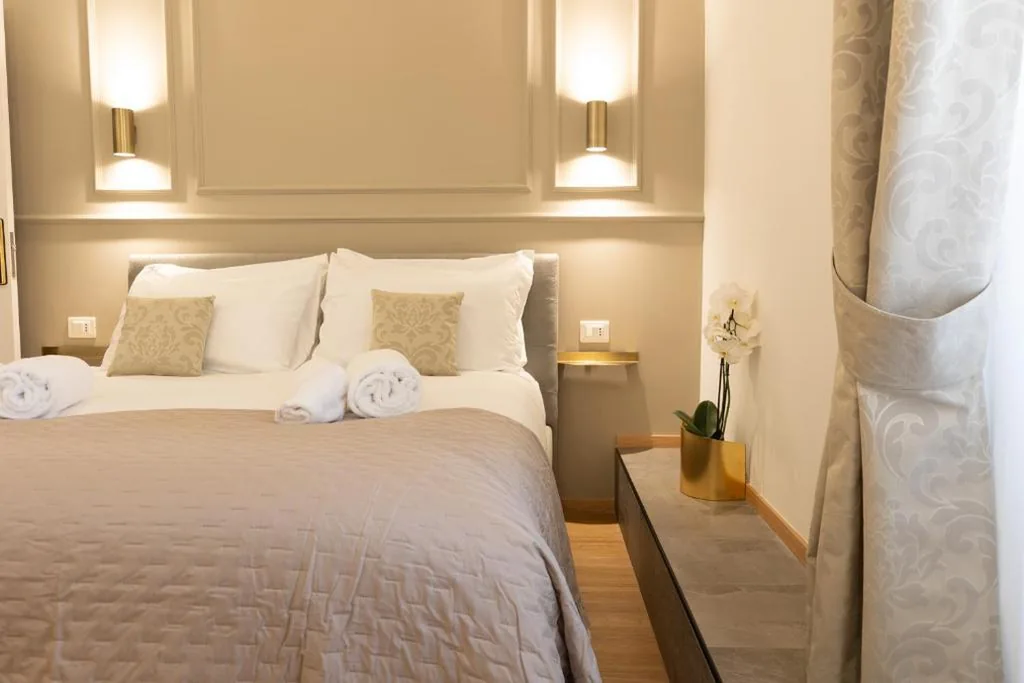 Camera Matrimoniale Superior — De Vince Suites – Luxury Rooms – Roma Termini