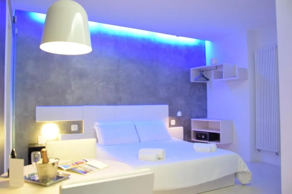 Camera Matrimoniale Superior — Design&Art Pie’ – Elegant Rooms Near the Pantheon, Calm & Central Stay