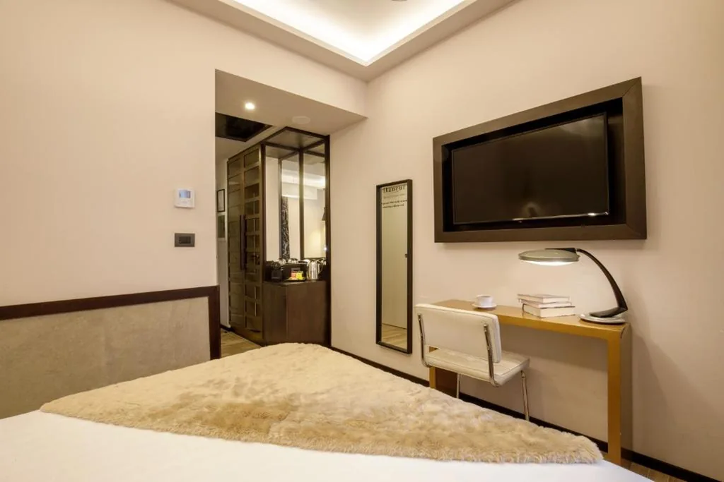 Superior Double Room — Flâneur Suites Corso