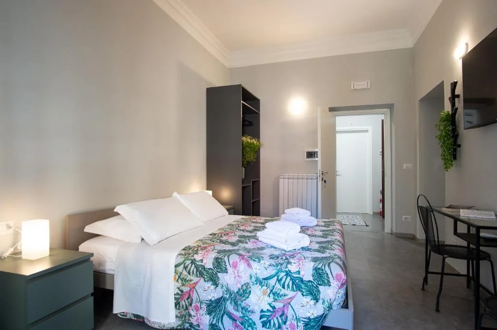 Camera Matrimoniale Superior — GuestHouse o Affittacamere Magenta Baylon Suite