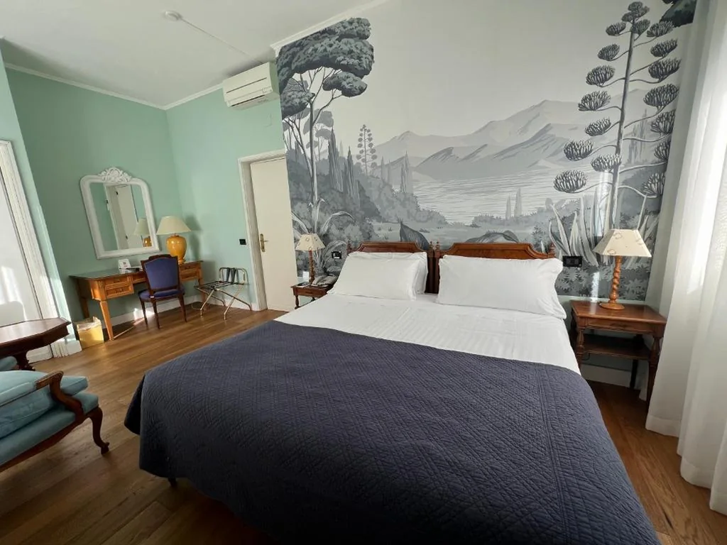 Superior Double Room — Hotel Fenix