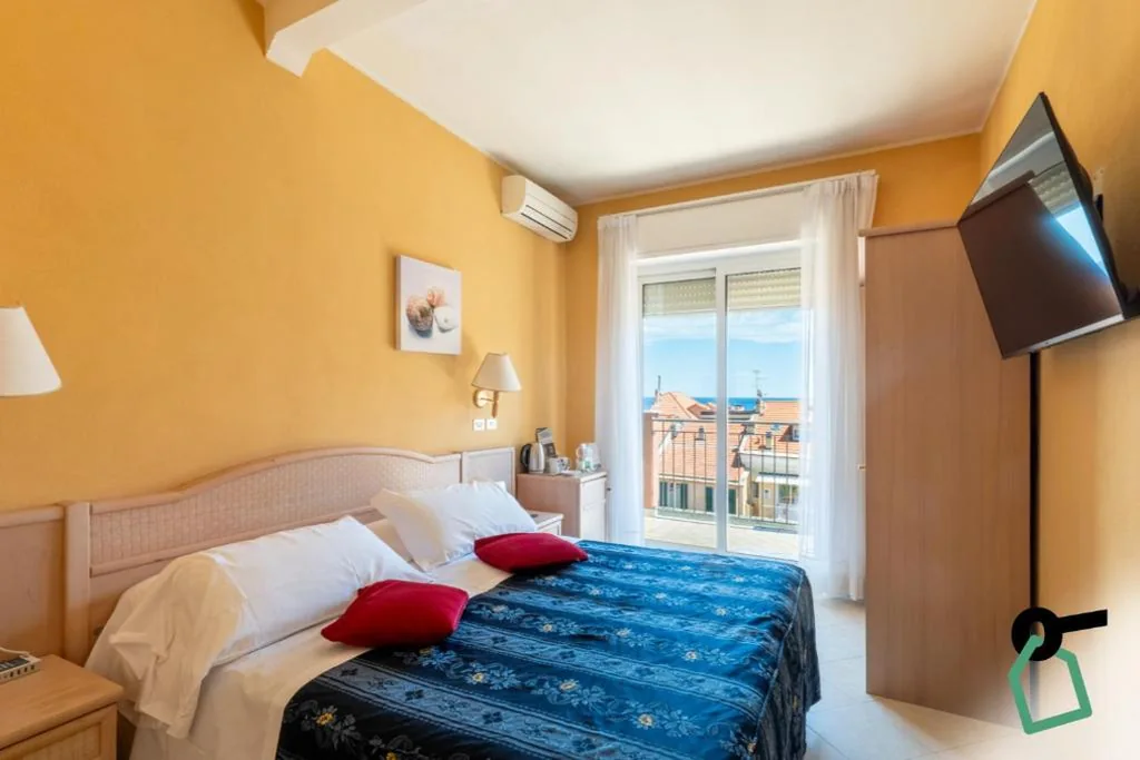Superior Double Room — HOTIDAY Room Collection – Alassio Centro