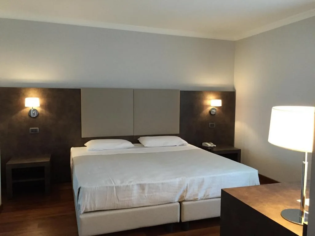 Superior Double Room — Jet Hotel