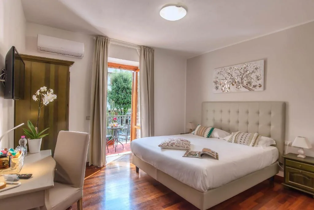 Superior Double Room — Plaza Rooms Ciampino