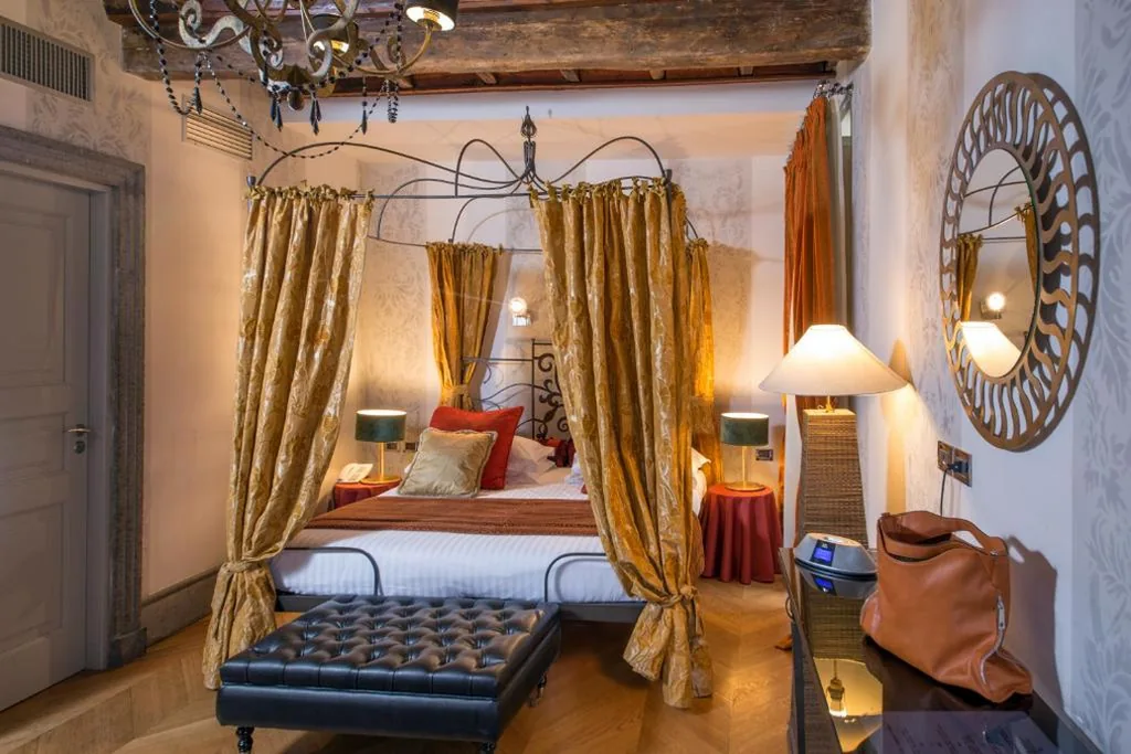 Superior Double Room — The Inn at the Roman Forum Luxury Collection – The Inn At The Roman Forum