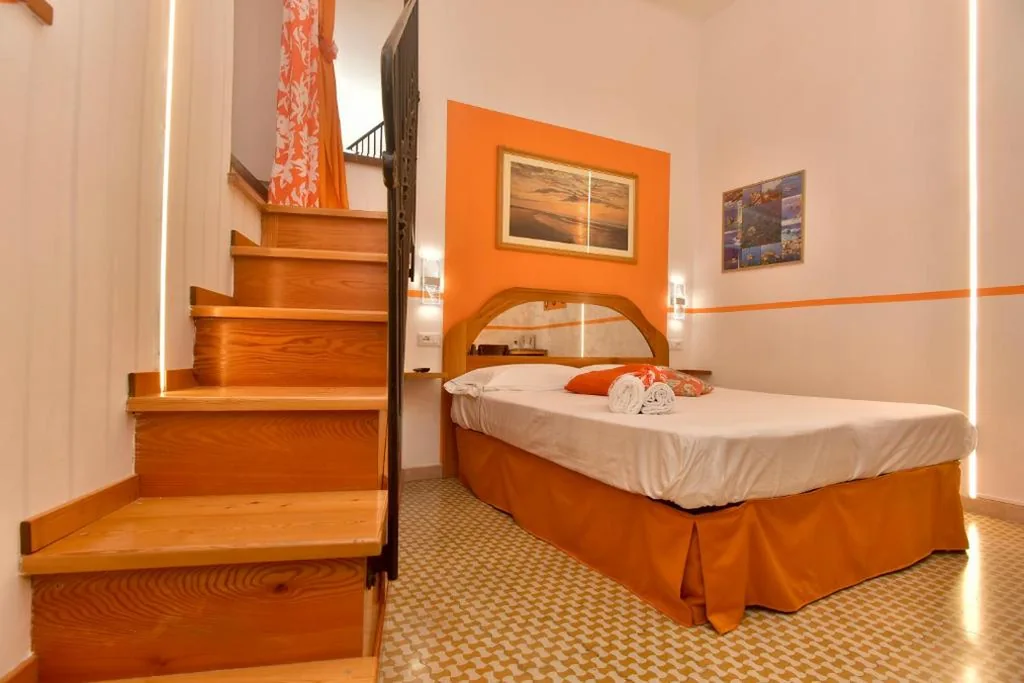Camera Matrimoniale Superior — The Vernazza Main Plaza – Rooms & Apartment