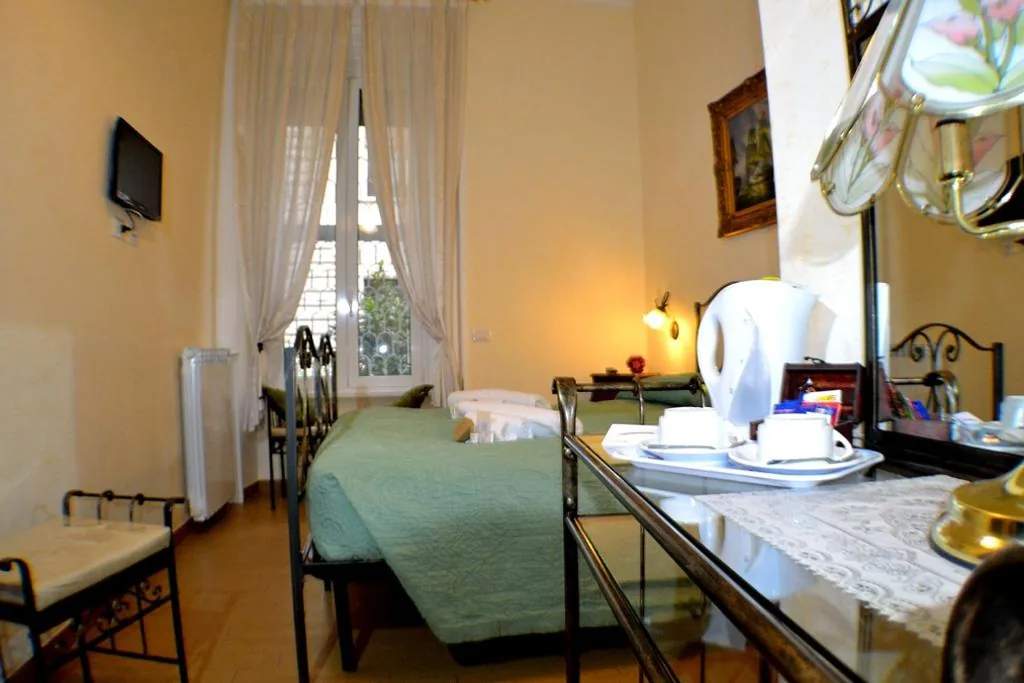 Camera Matrimoniale — Tucci’s Roma Guest House