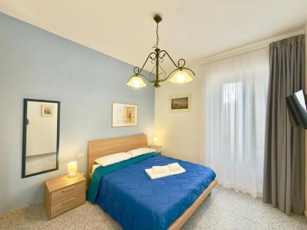Double Room — VICO 11 Gaeta – UN LETTO IDEALE