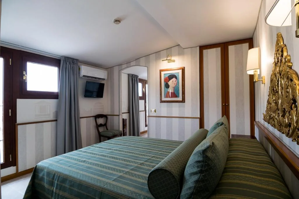 Vintage Double Room with Terrace — Hotel Pacific