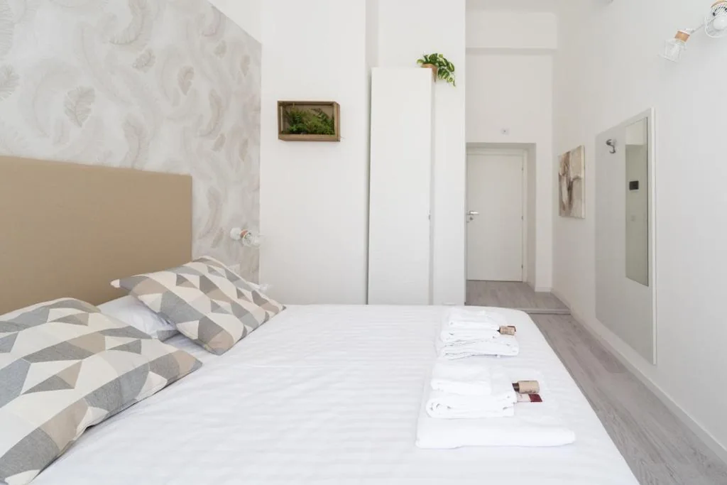 Camera Matrimoniale — White Gioberti Guesthouse