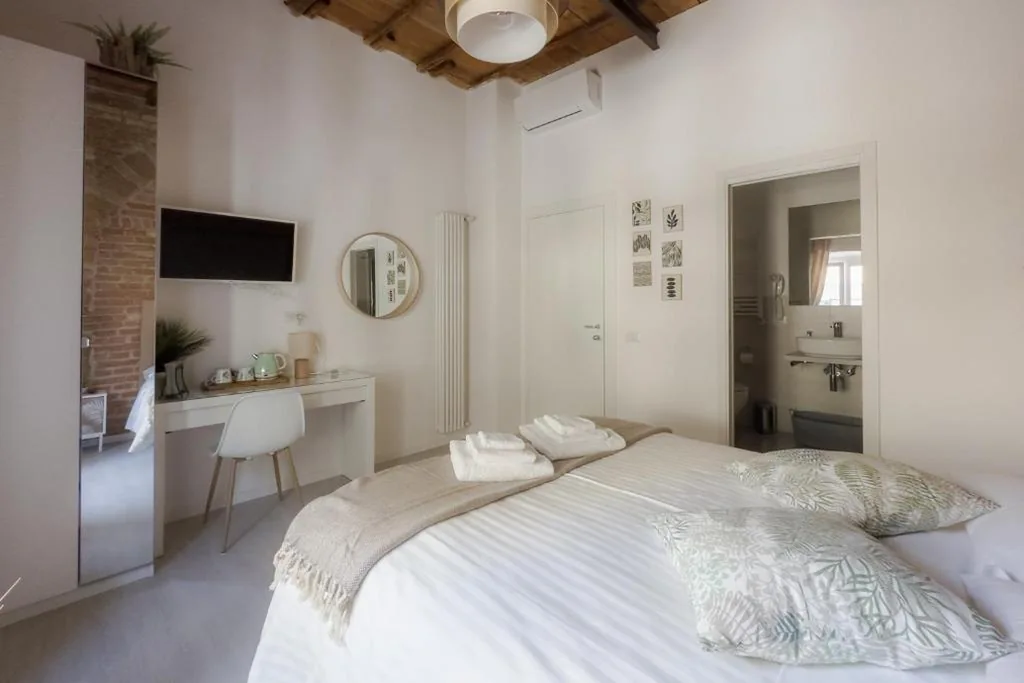 Camera Matrimoniale — White Ostilia Guesthouse