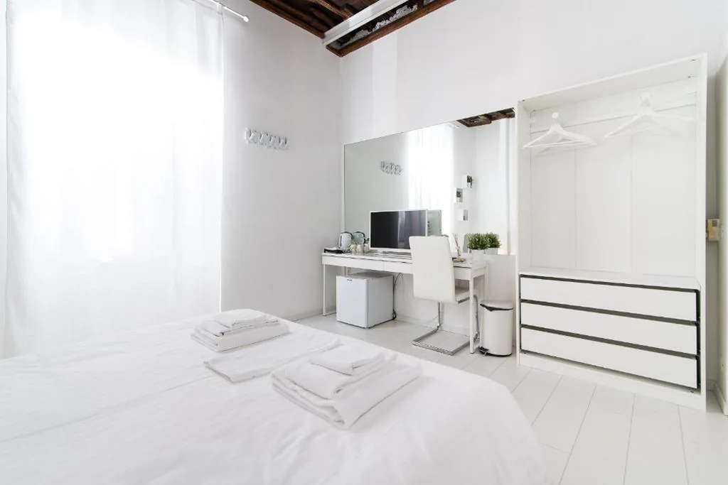 Camera Matrimoniale — White Ostilia Guesthouse