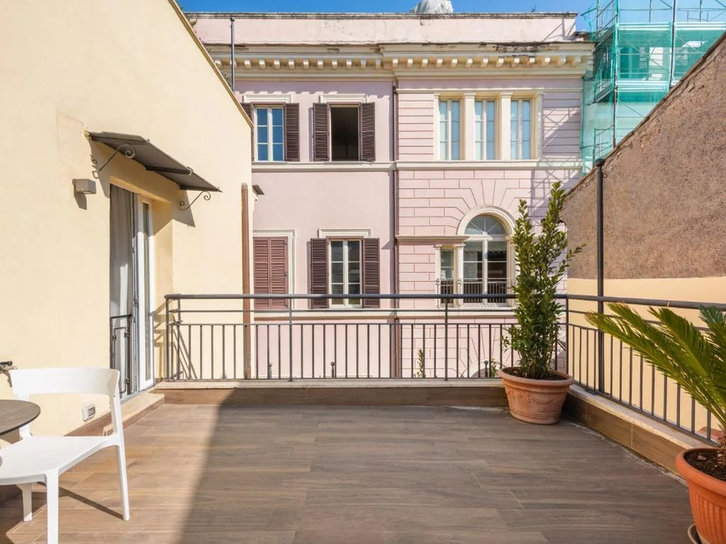 Medium Room with Terrace and Extra Single Bed — Numa Rome Tullo