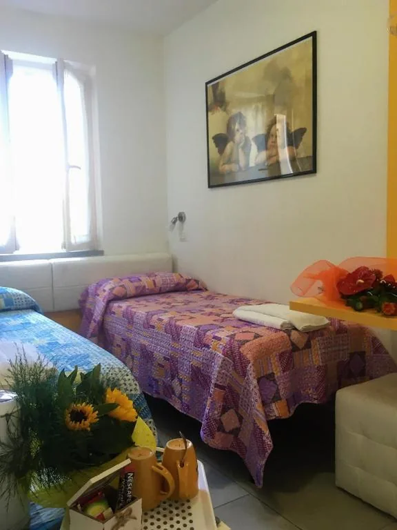 Small Twin Room with Single Beds — I Lecci Di Soviore