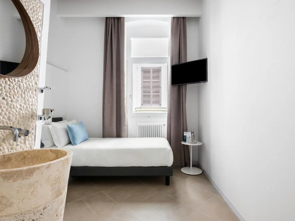 Small Room — Numa Rome Tullo