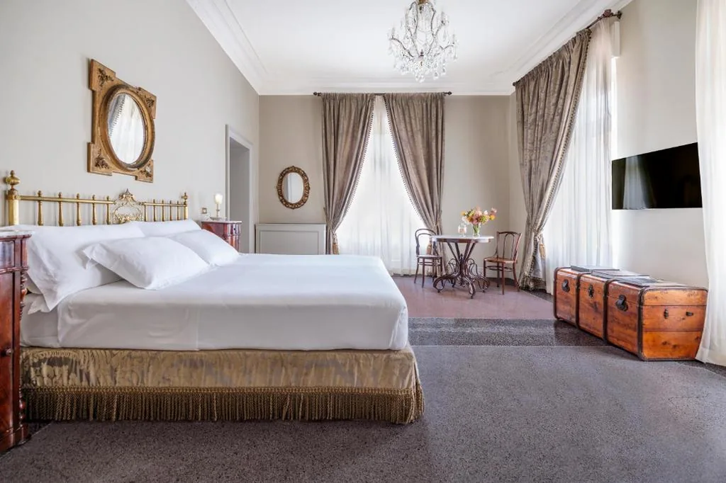 Camera Premium Angolare con Balcone — Hotel Locarno