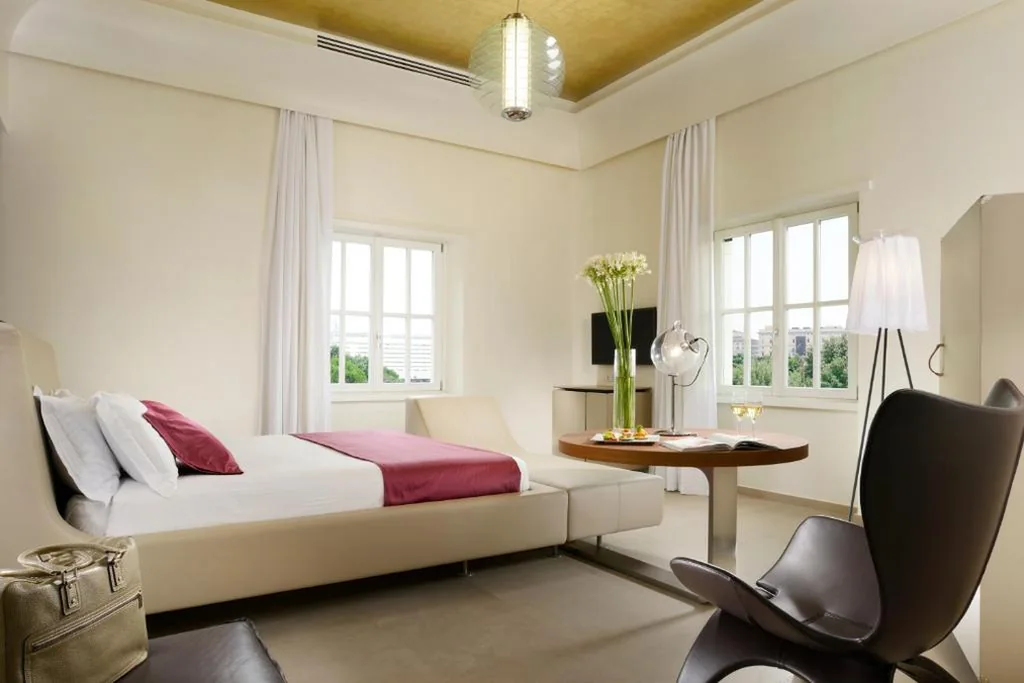 Camera Premium Collection — Palazzo Montemartini Rome, A Radisson Collection Hotel