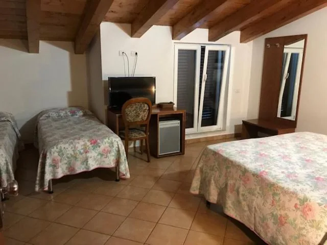 Quadruple Room — Albergo Antica Luni