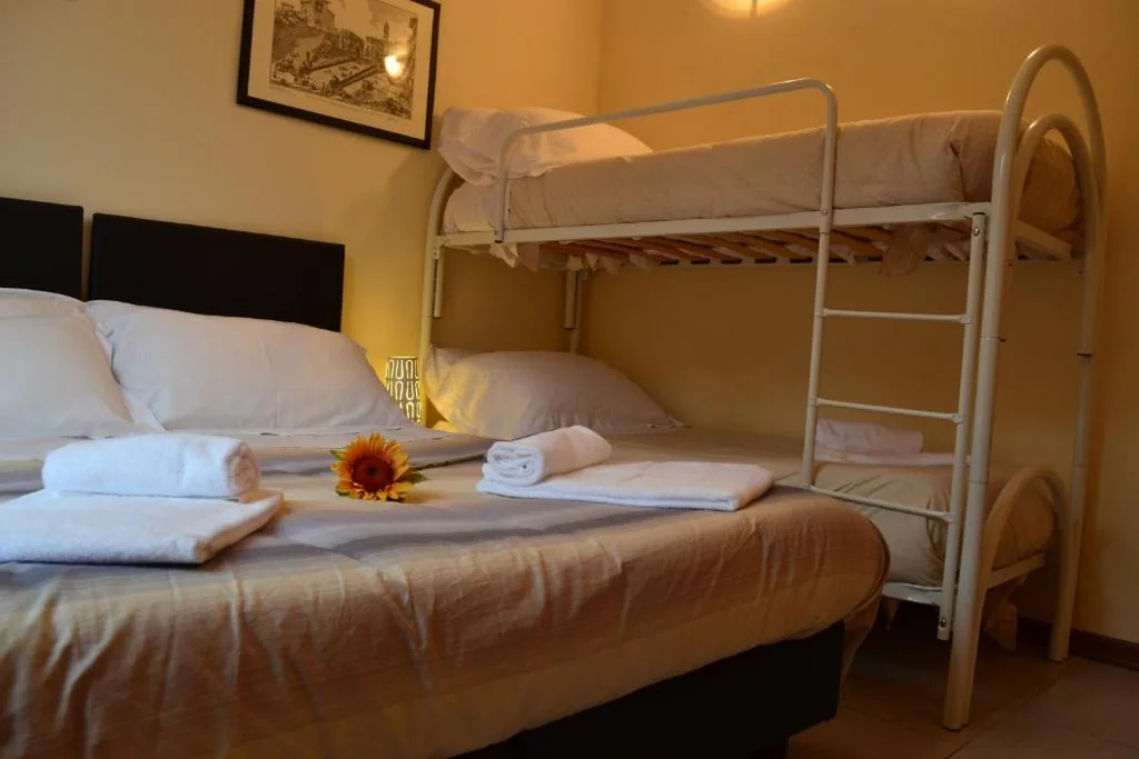 Budget Quadruple Room with Bunk Beds — Enjoy Roma