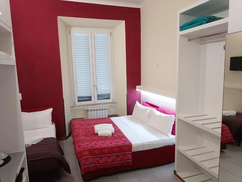 Budget Quadruple Room — Enjoy Roma