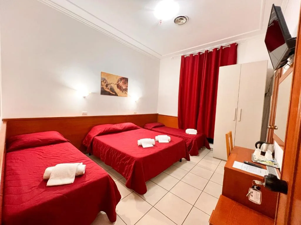 Camera Quadrupla Classic — Alius and Freerome Hotel