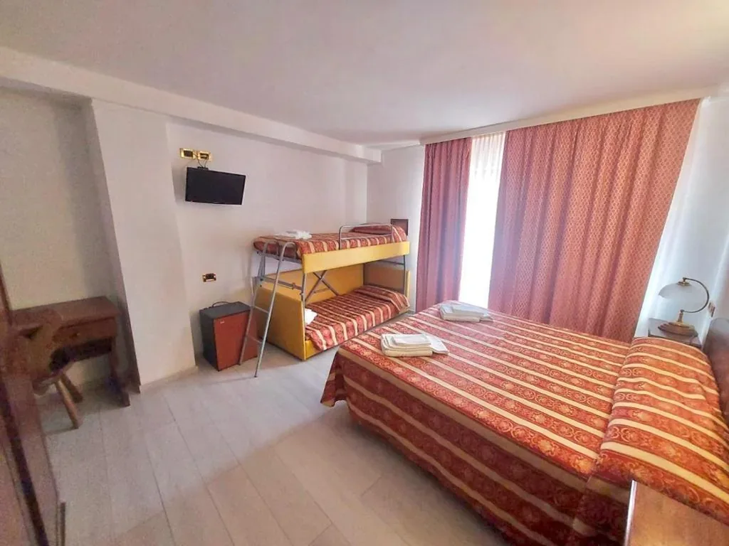 Camera Quadrupla Classic — HG Hotel Italia