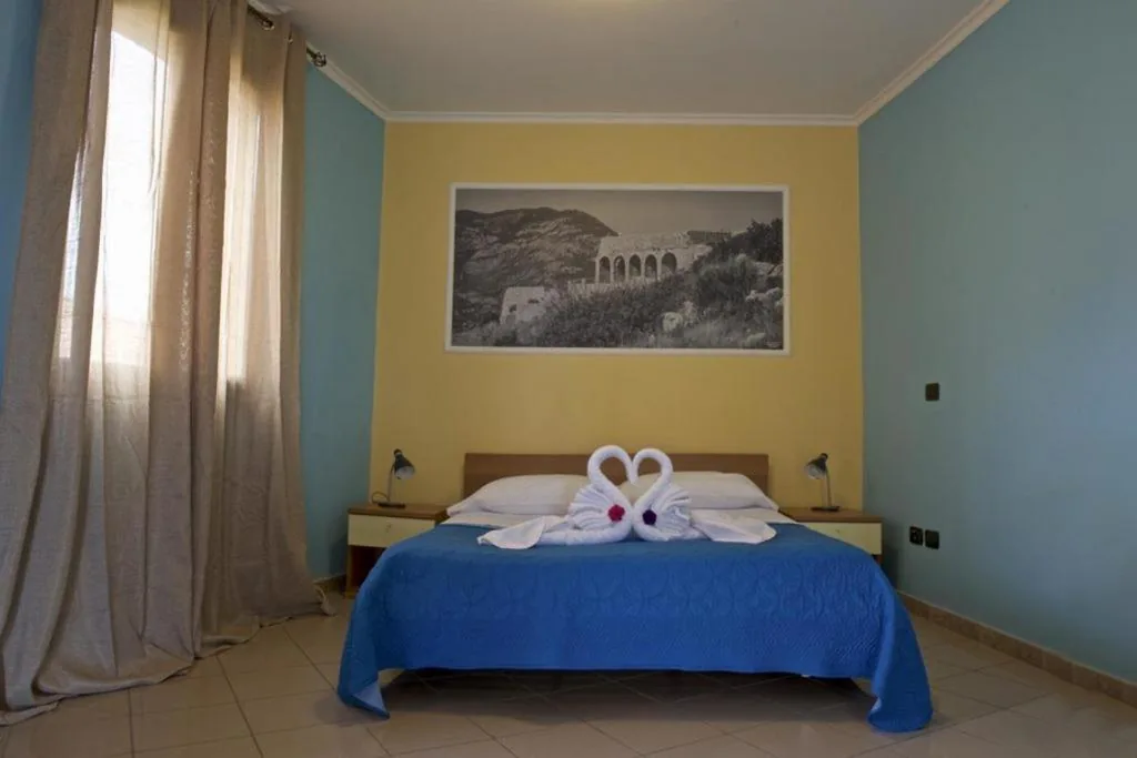 Classic Quadruple Room — Hotel Ristorante Al Canto delle Sirene