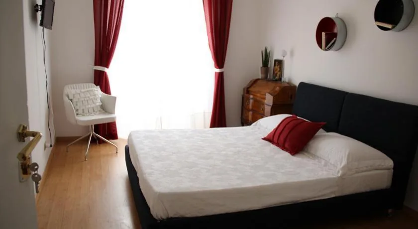 Camera Quadrupla Classic — Incantoromano guest house