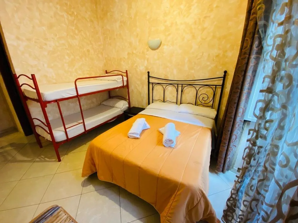 Classic Quadruple Room — Roma Guest House