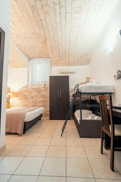Camera Quadrupla Classic — Saint Peter Loft