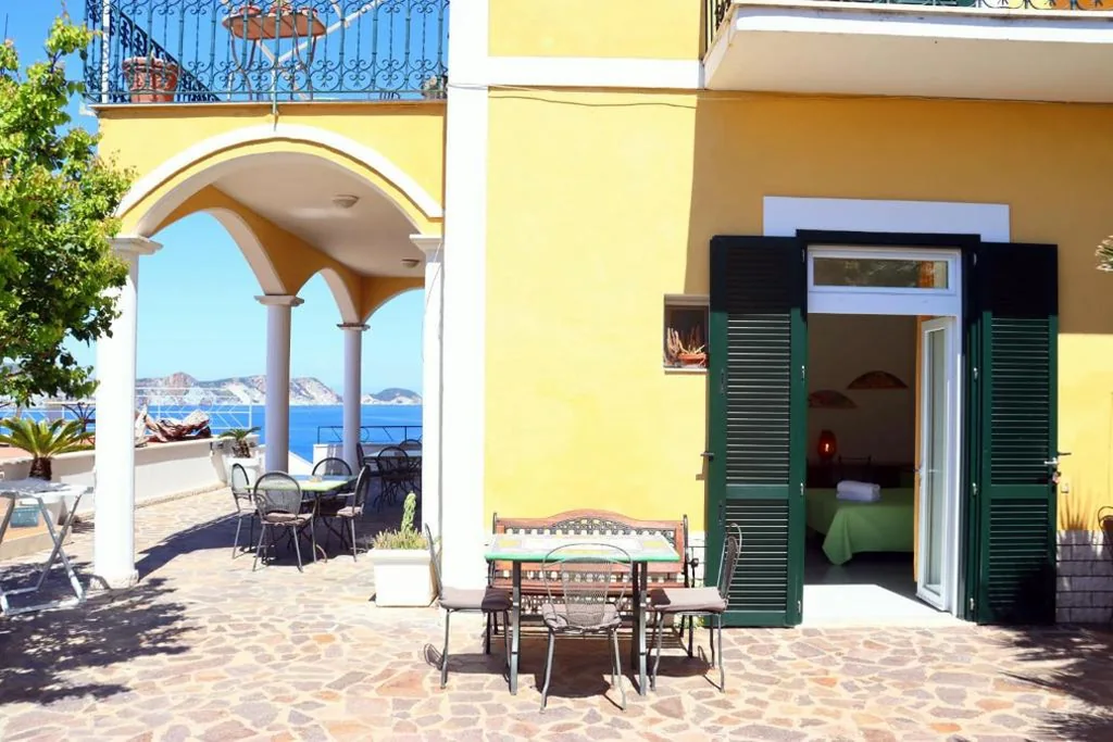 Classic Quadruple Room — Villa Ersilia
