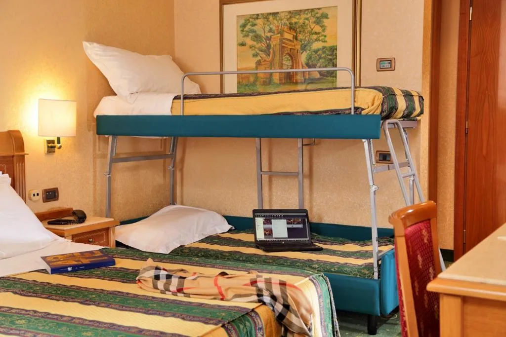 Camera Quadrupla — Colonna Hotel