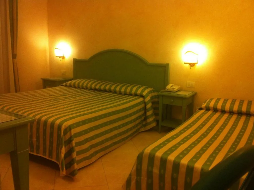 Camera Quadrupla Comfort — Hotel Riviera 3 Stelle con piscina estiva gratuita e garage a pagamento