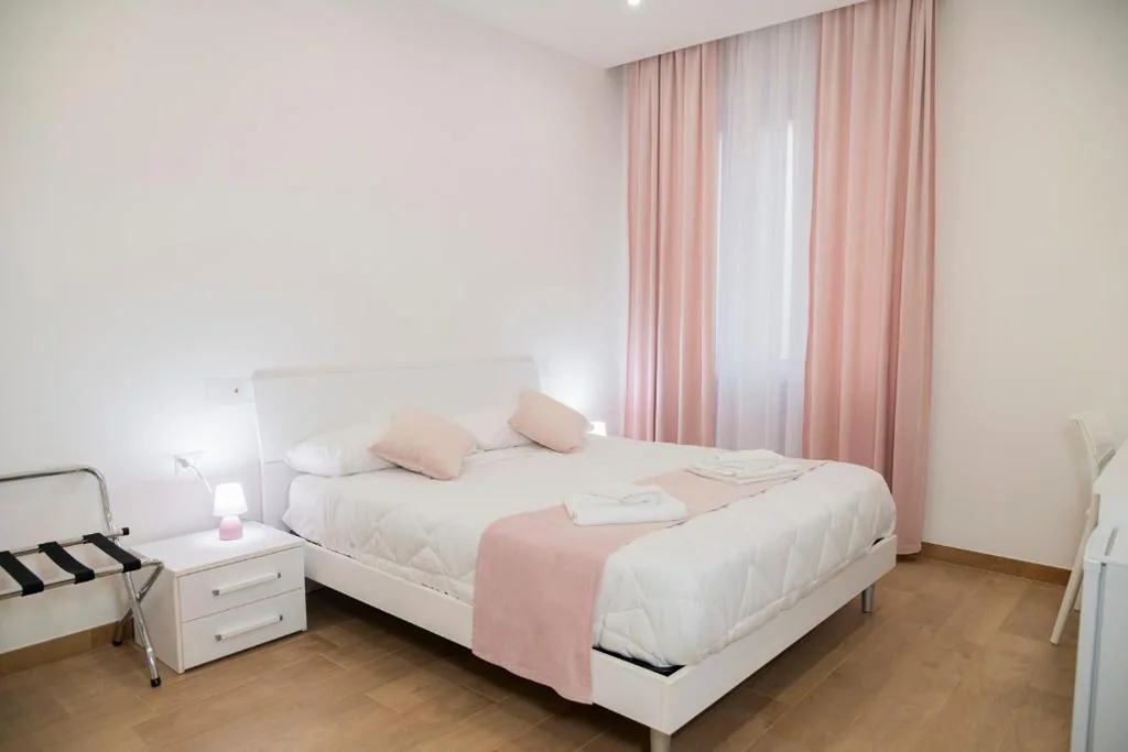 Camera Quadrupla Comfort — Lovely Rooms by Rentbeat