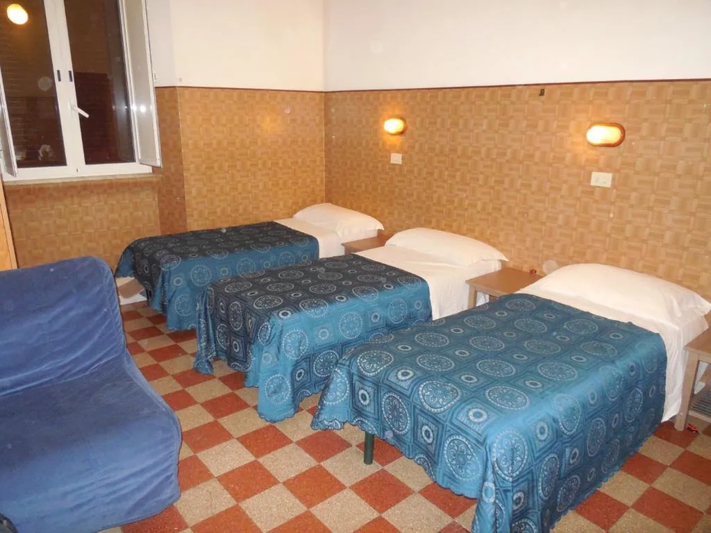 Quadruple Room with Shared Bathroom — Cressy