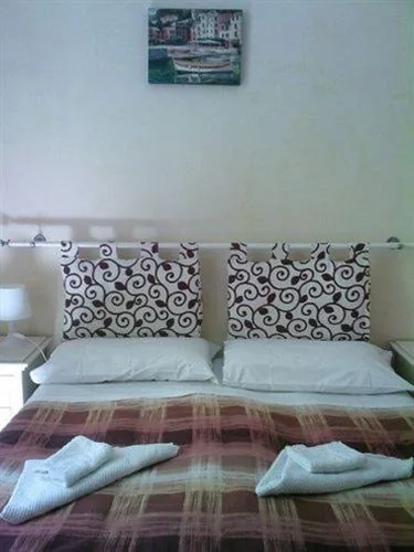Camera Quadrupla con Bagno in Comune — Roma Prince Inn accommodation