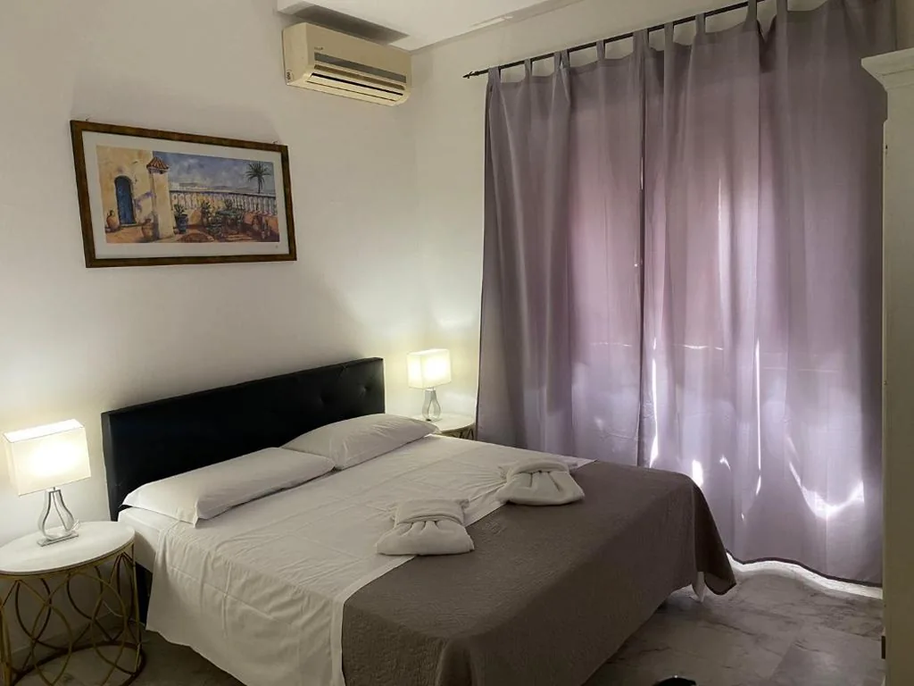 Camera Quadrupla con Bagno in Comune — Sabo rooms