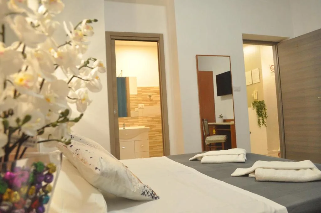 Camera Quadrupla con Bagno — Napoleone Luxury Home roma