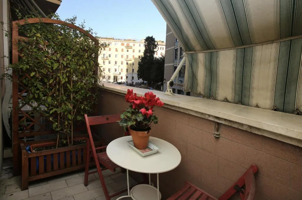 Quadruple Room with Private Bathroom — Amica Roma Guest House