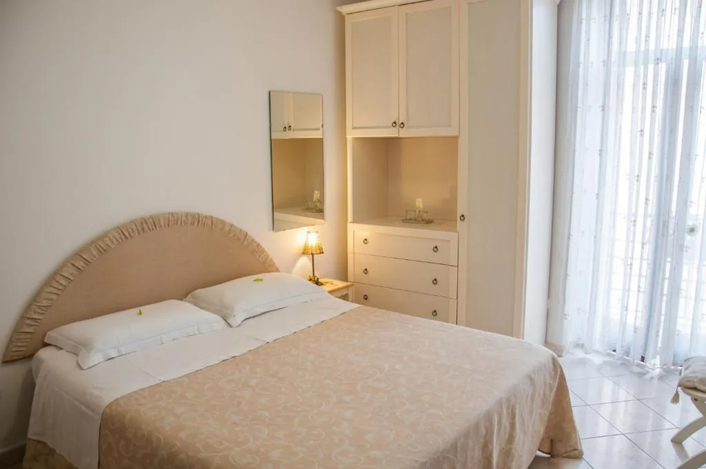 Camera Quadrupla con Bagno Privato — Bed & Breakfast ALLA LOGGETTA