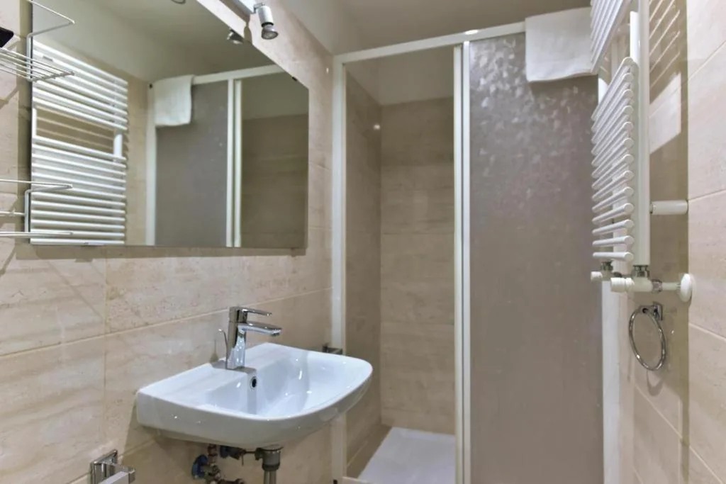 Quadruple Room with Private Bathroom — Best Rooms Termini