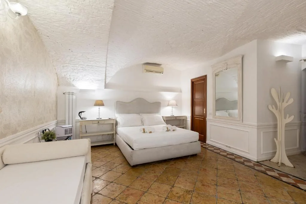 Camera Quadrupla con Bagno Privato — Domus 15 – Guest House