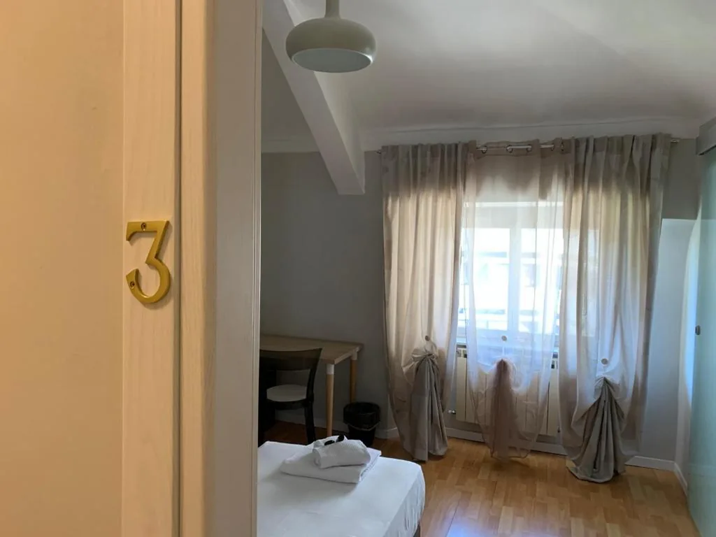 Quadruple Room with Private Bathroom — DOMUS FIESCHI Rooms self check in