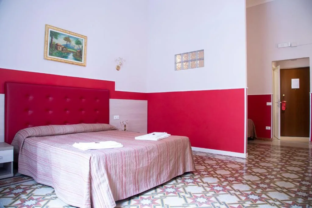 Quadruple Room with Private Bathroom — Domus Napoleone