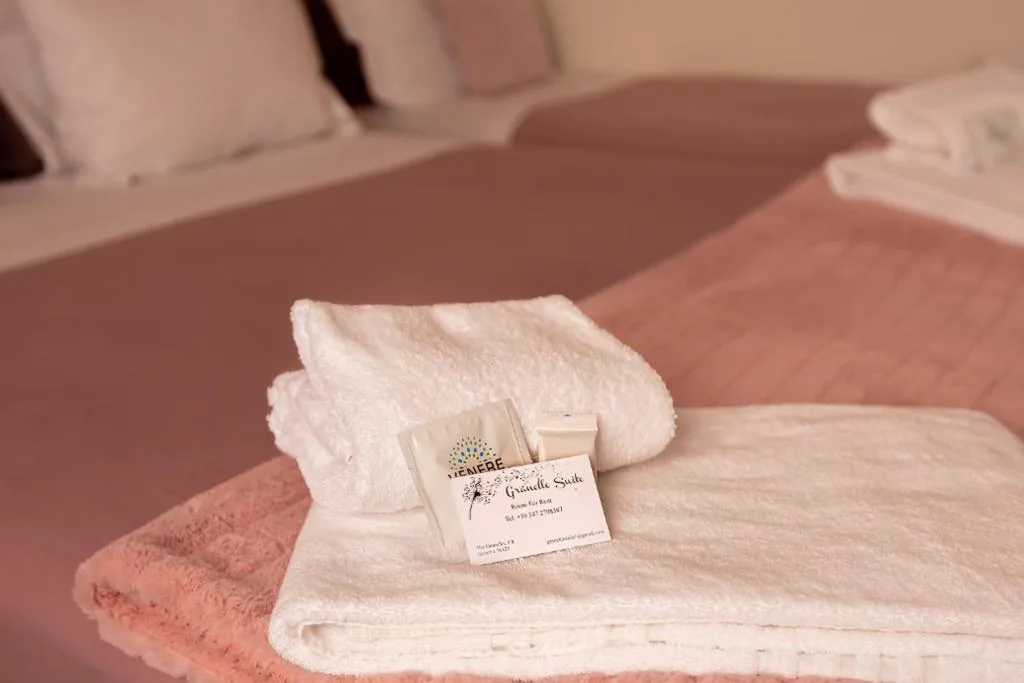 Quadruple Room with Private Bathroom — Granello Suite Central