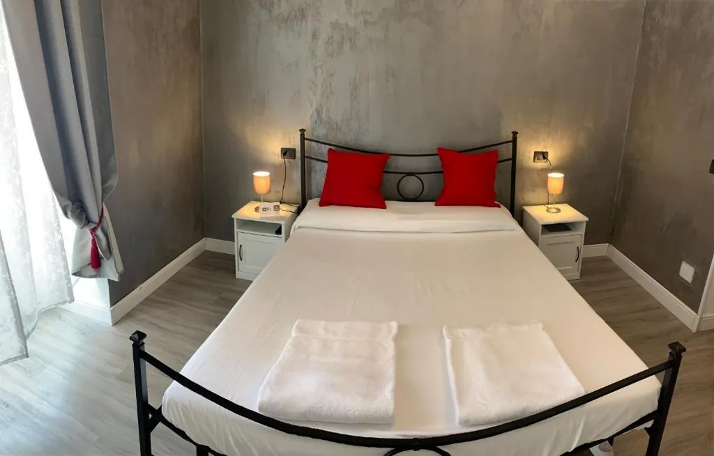 Camera Quadrupla con Bagno Privato — Guest House Virginia’s Rooms-Private free Parking and Top Carignano District