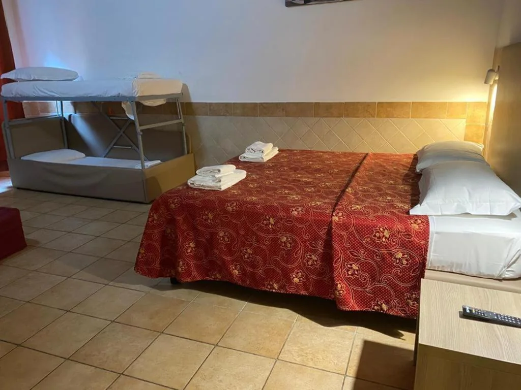 Camera Quadrupla con Bagno Privato — Hotel Alex Square