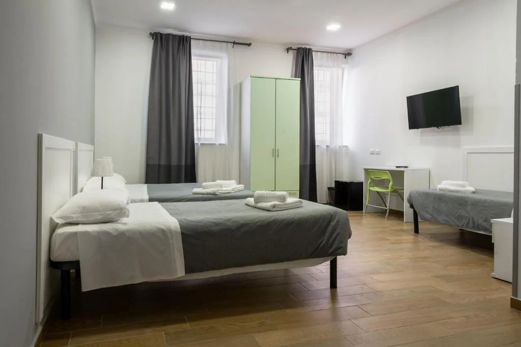 Camera Quadrupla con Bagno Privato — Hotel Bella Vita