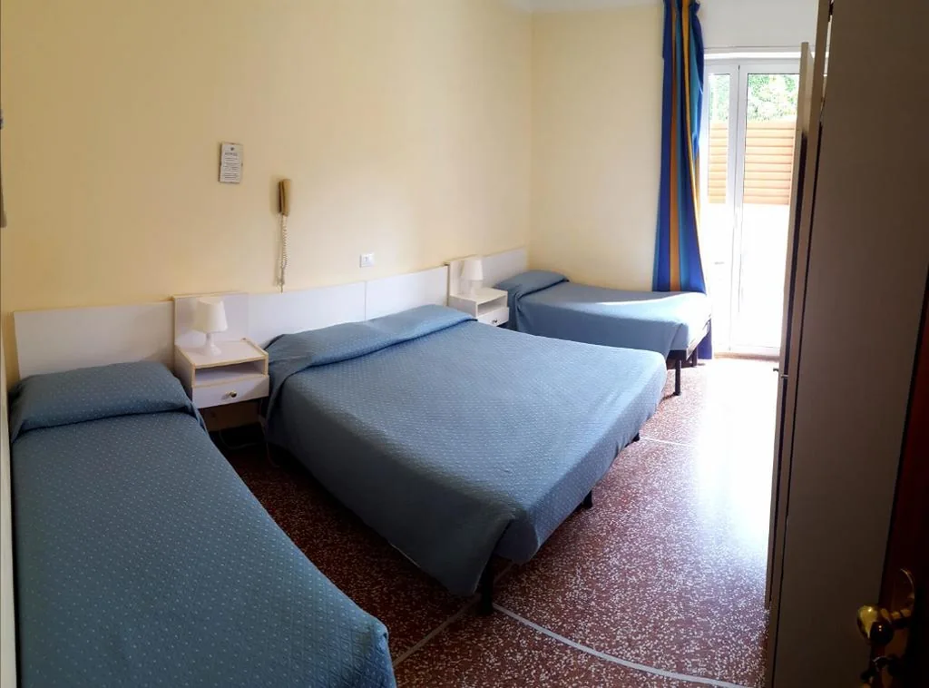 Camera Quadrupla con Bagno Privato — Hotel Guya
